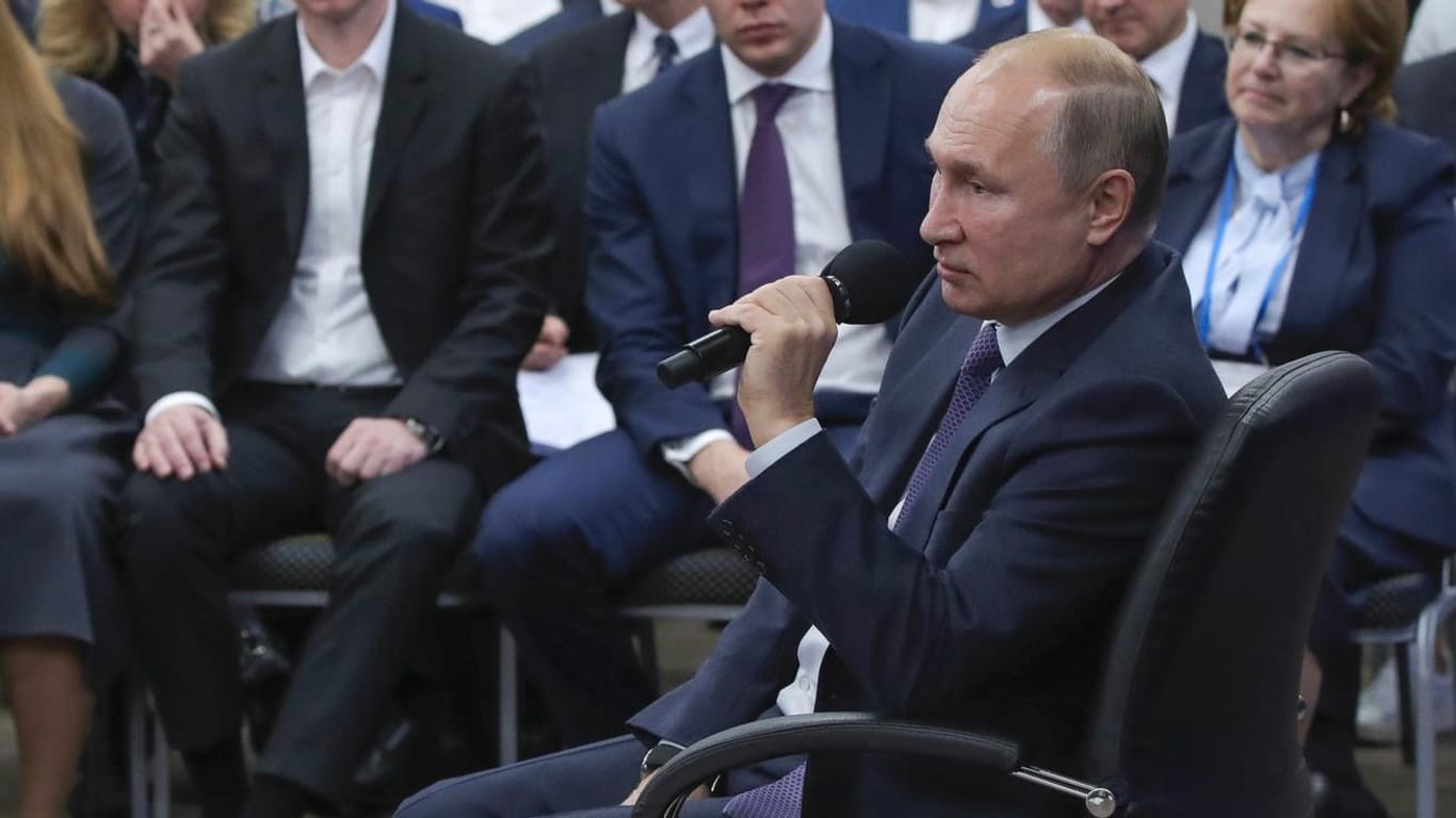 Wladimir Putin soll laut einem internen KGB-Bericht ein gewissenhafter Spion gewesen sein.