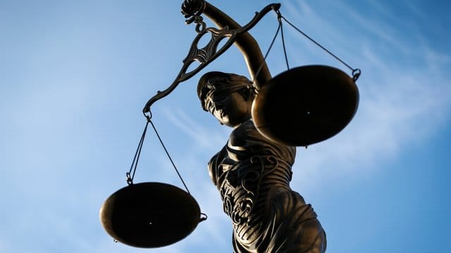 Das Statistische Bundesamt zählt seit 2007 jährlich, wie viele Menschen in Deutschland von Gerichten verurteilt werden.