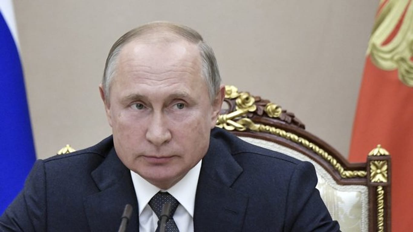 Russlands Präsident Wladimir Putin hat ein Gesetz zur Kontrolle über das Internet unterzeichnet.