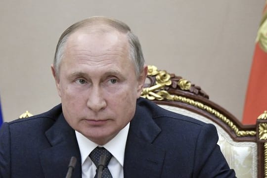 Russlands Präsident Wladimir Putin hat ein Gesetz zur Kontrolle über das Internet unterzeichnet.