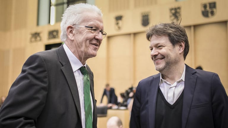 Winfried Kretschmann (l) und Robert Habeck: Kretschmann schlägt Habeck als Kanzlerkandidaten vor. (Archivbild)