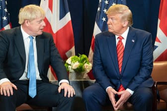 Boris Johnson (l.) und Donald Trump: Der US-Präsident übte Kritik an Johnsons Brexit-Plan. (Archivbild)