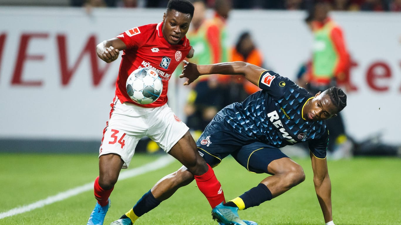 Ridle Baku von Mainz 05 im Zweikampf mit Kingsley Ehizibue vom 1. FC Köln: Beim Spiel gegen RB Leipzig will Baku wieder auftrumpfen.