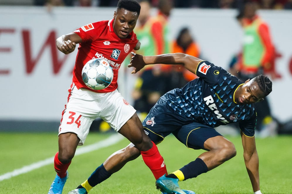 Ridle Baku von Mainz 05 im Zweikampf mit Kingsley Ehizibue vom 1. FC Köln: Beim Spiel gegen RB Leipzig will Baku wieder auftrumpfen.