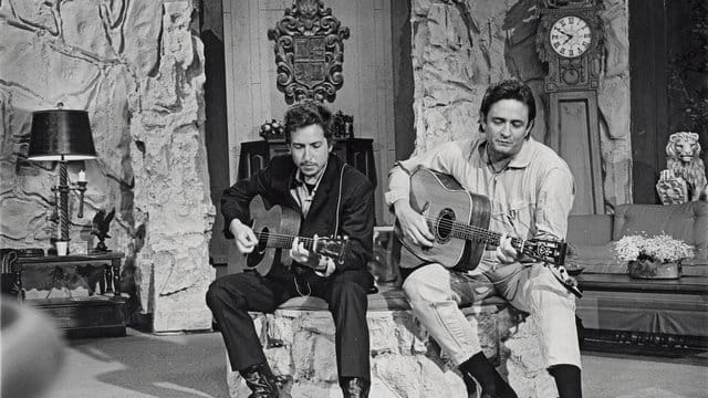 Bob Dylan (l) und Johnny Cash.