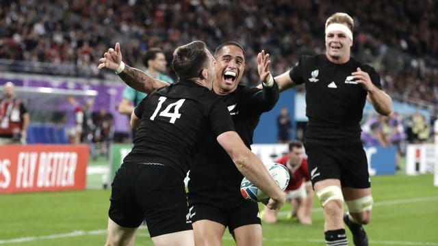 Neuseeland sicherte sich im kleinen Finale Platz drei der Rugby-WM. Neuseeland sicherte sich im kleinen Finale Platz drei der Rugby-WM.