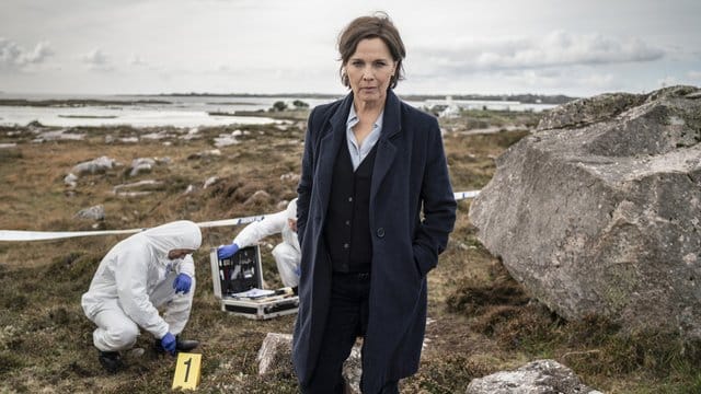 Die Polizeipsychologin Cathrin Blake (Désirée Nosbusch) am Tatort. Die Polizeipsychologin Cathrin Blake (Désirée Nosbusch) am Tatort.