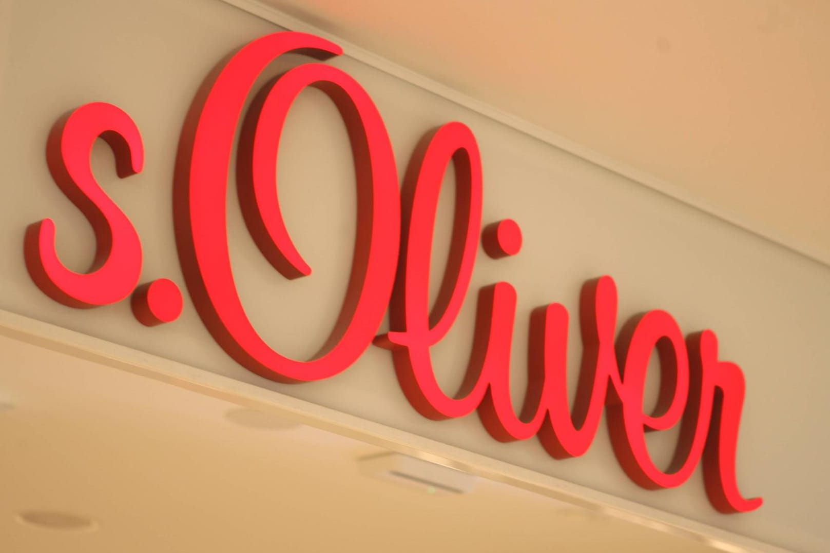 Logo der Modemarke S.Oliver: Das Unternehmen wurde 1969 von Bernd Freier gegründet. Logo der Modemarke S.Oliver: Das Unternehmen wurde 1969 von Bernd Freier gegründet.