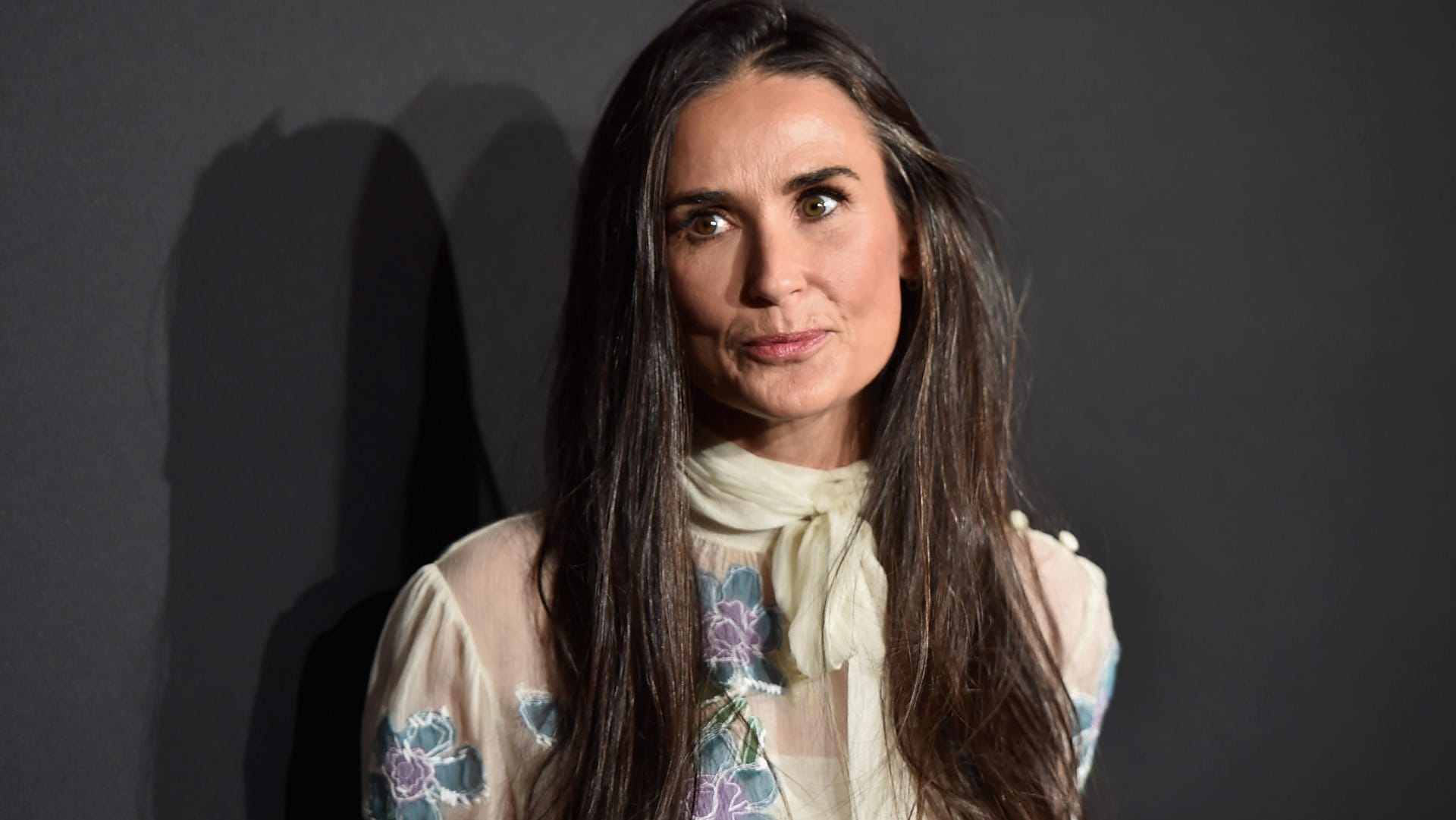 Demi Moore: Der Hollywoodstar hatte mit Suchtproblemen zu kämpfen. Ihre Töchter haben nun erzählt, wie schwer die Zeit gewesen ist.