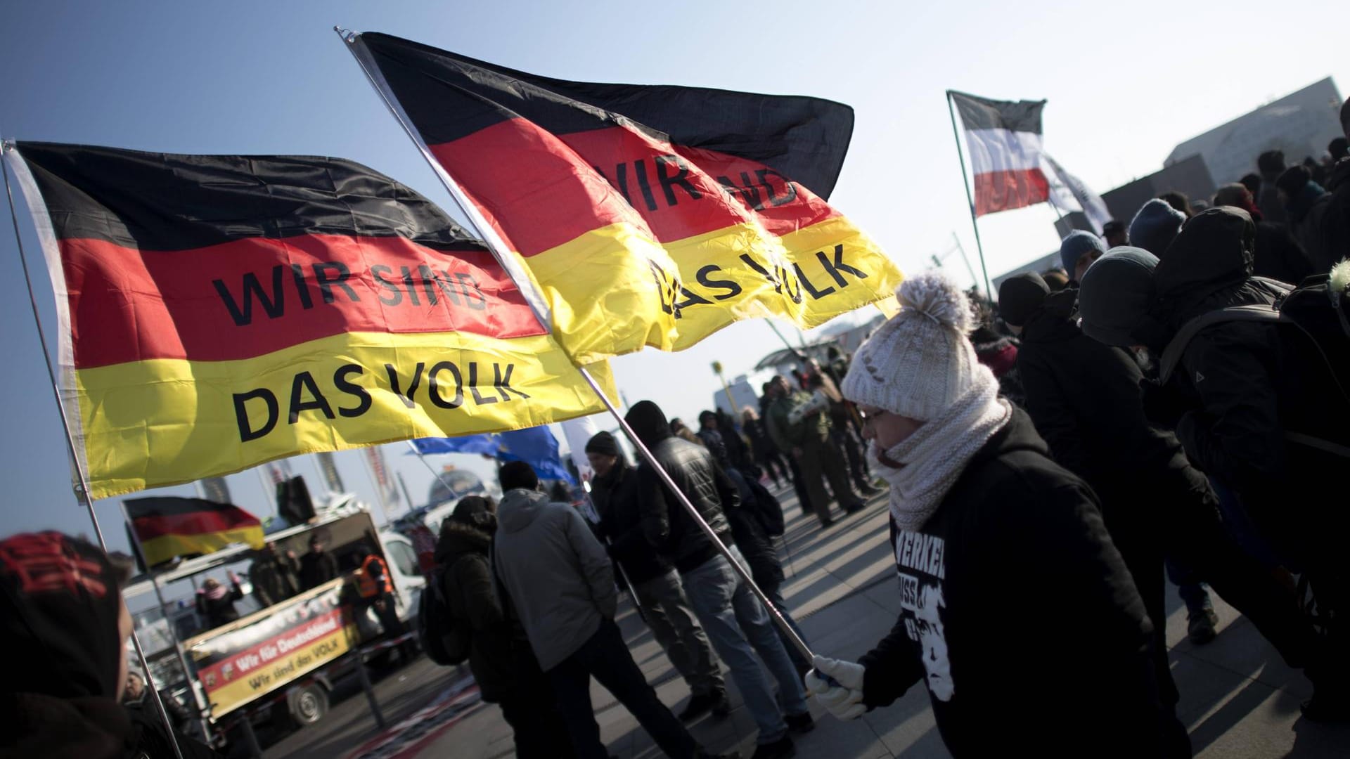 Demo von rechtsextremen Bürgern in Dresden: Der Stadtrat will gegen Fremdenhass vorgehen. (Archivbild)