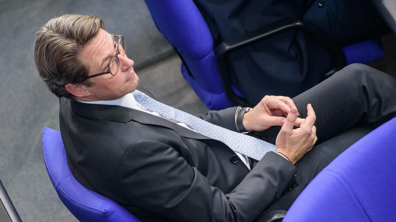 Verkehrsminister Scheuer in Bundestag: Oppositionspolitiker forderten den CSU-Politiker erneut zum Rücktritt auf.