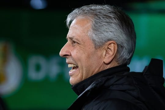 Trifft mit Dortmund auf den VfL Wolfsburg: BVB-Coach Lucien Favre.