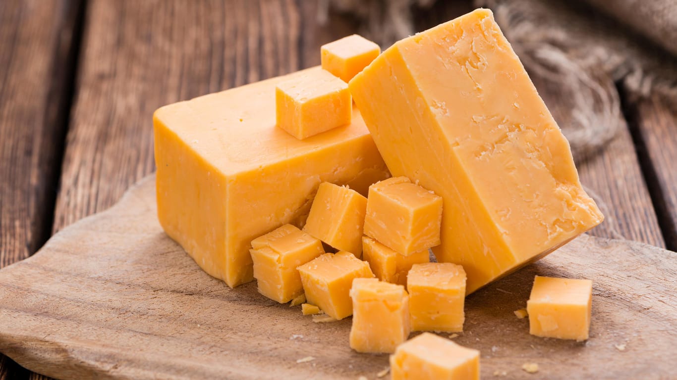 Cheddar: Der zurückgerufene Käse wurde an Bedientheken und sogenannten Cabrio-Theken verkauft.
