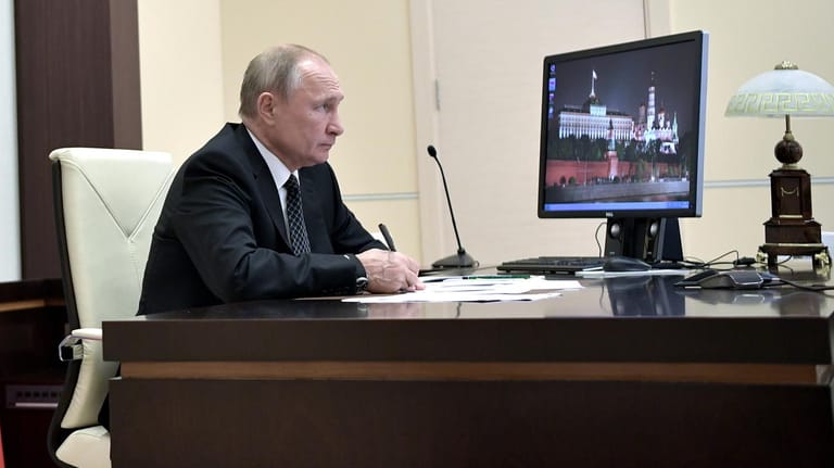Wladimir Putin bei einer Videokonferenz: Der Präsident will die volle Kontrolle über das Internet in Russland.