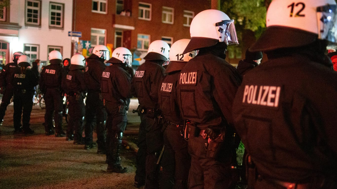 Polizisten in Hamburg (Symbolbild)