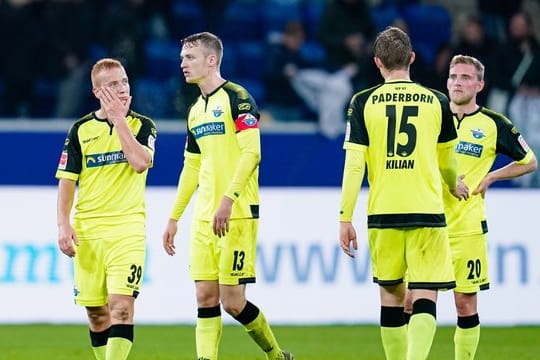 Niedergschlagene Paderborn-Profis nach der Pleite in Hoffenheim.