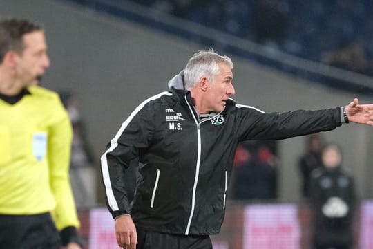 Droht bei Hannover das Aus: 96-Coach Mirko Slomka.