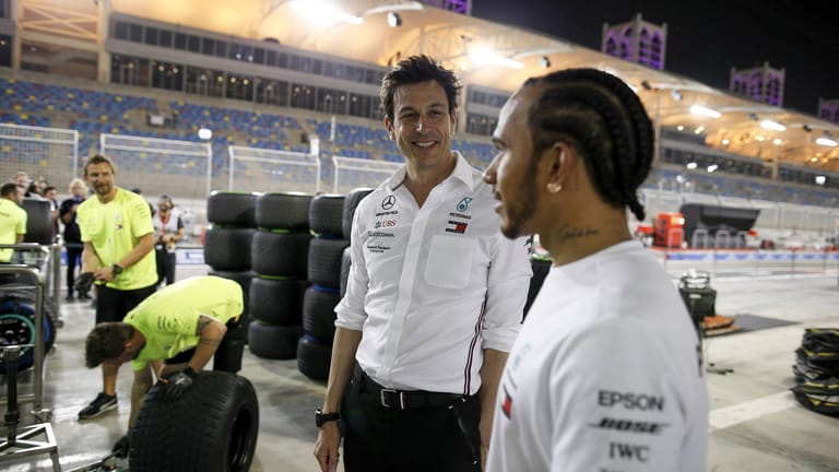 Zwei Schlüsselfiguren des Mercedes-Erfolgs der letzten Jahre: Teamchef Toto Wolff (l.) und Fahrer Lewis Hamilton (r.).