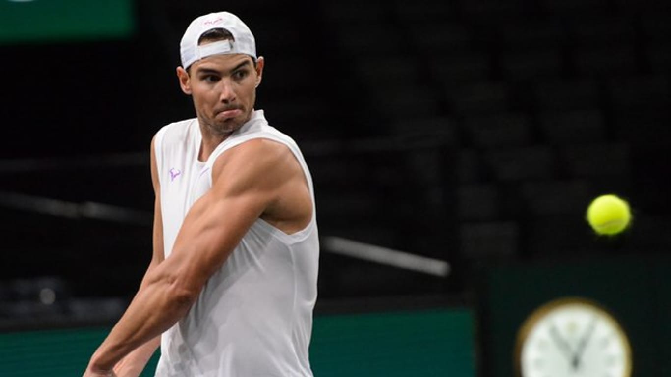 Rafael Nadal ist wegen einer Verletzung beim Masters-Turnier in Paris ausgestiegen.
