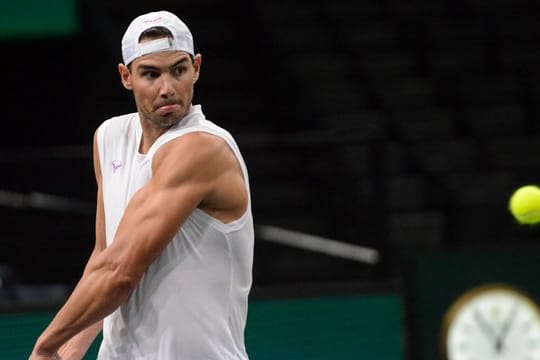 Rafael Nadal ist wegen einer Verletzung beim Masters-Turnier in Paris ausgestiegen.