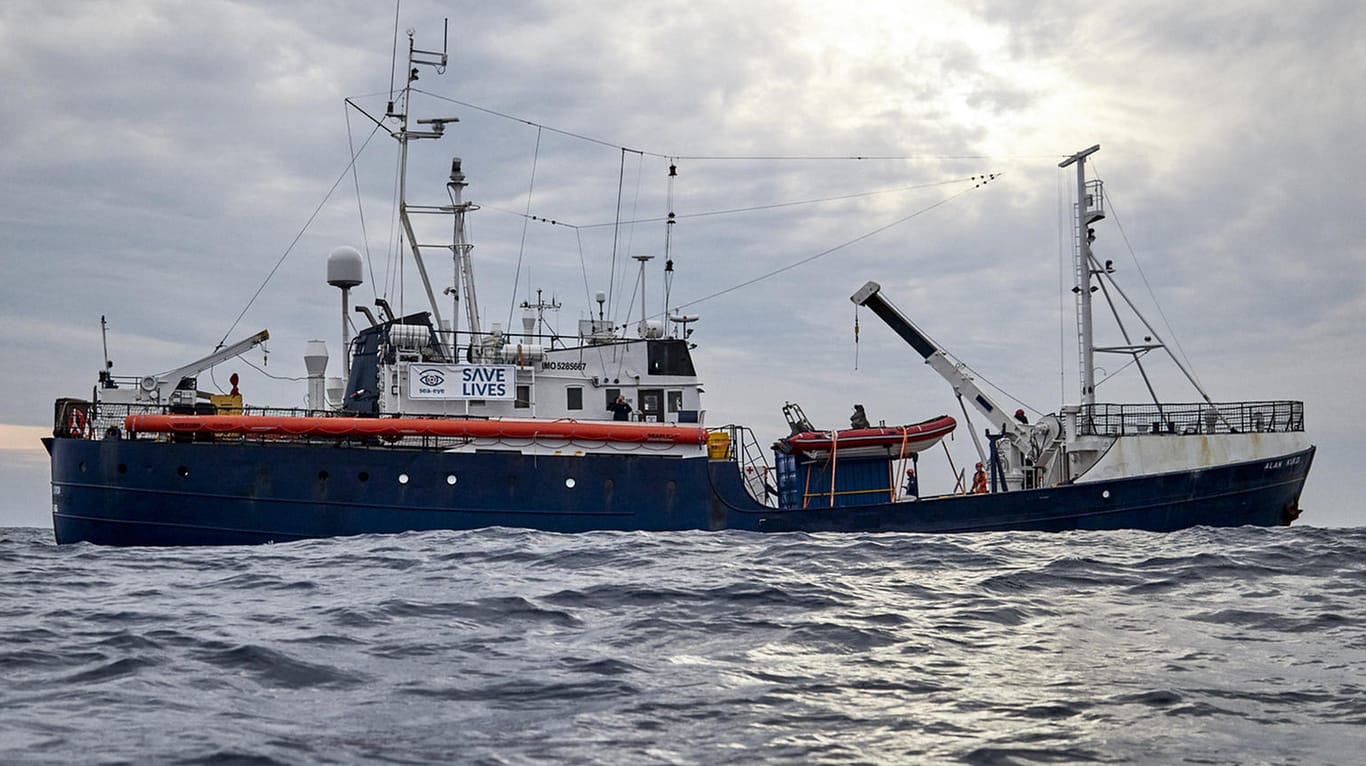 Das Rettungsboot "Alan Kurdi" im Mittelmeer: Das Boot ist nach einem ertrunkenen syrischen Jungen benannt, dessen Foto 2015 um die Welt ging.