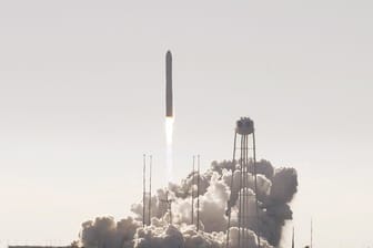 Der Raumfrachter "Cygnus" startet von einem Weltraumbahnhof in Wallops Island im US-Bundesstaat Virginia.