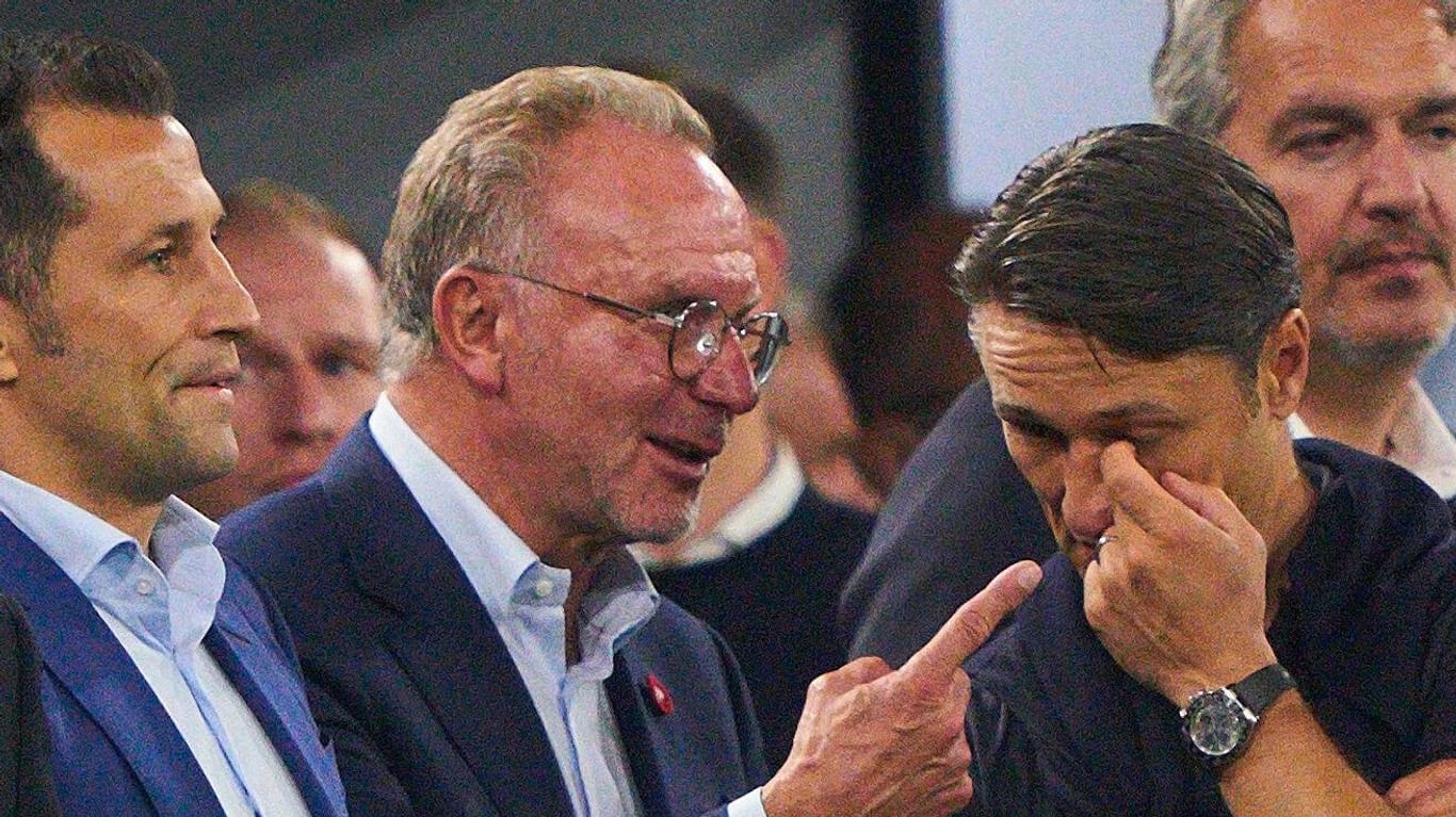 Angeschlagen: Niko Kovac (r.), hier nach einer Partie mit Bayern-Vorstandschef Karl-Heinz Rummenigge. Links: Sportdirektor Hasan Salihamidzic.