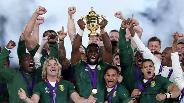Zum dritten Mal darf sich Südafrika als Rugby-Weltmeister feiern lassen. Zum dritten Mal darf sich Südafrika als Rugby-Weltmeister feiern lassen.