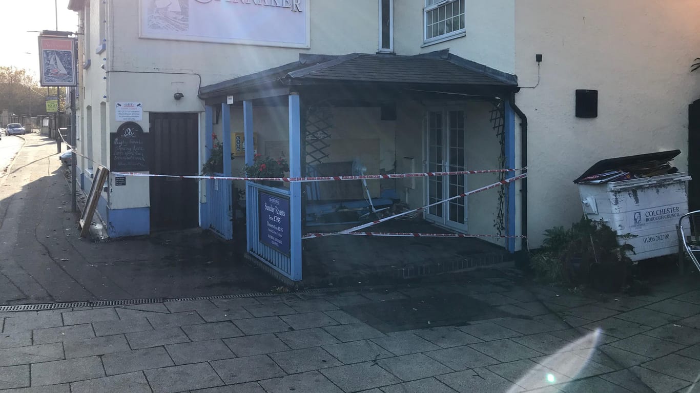 Das Spinnaker Public House im englischen Colchester: Ein Mann war mit einem Geländewagen in das Gebäude gerast und hatte dabei einen Menschen getötet und drei weitere verletzt.