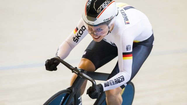 Emma hinze hat am Finaltag des Bahnradsport-Weltcups in Minsk den Keirin-Wettbewerb der Frauen gewonnen.