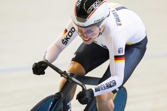 Emma hinze hat am Finaltag des Bahnradsport-Weltcups in Minsk den Keirin-Wettbewerb der Frauen gewonnen.