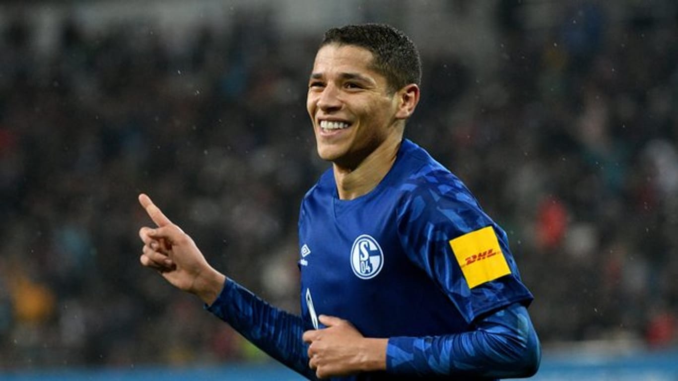 Schalkes Amine Harit jubelt nach seinem Treffer zum 3:2-Sieg beim FC Augsburg.