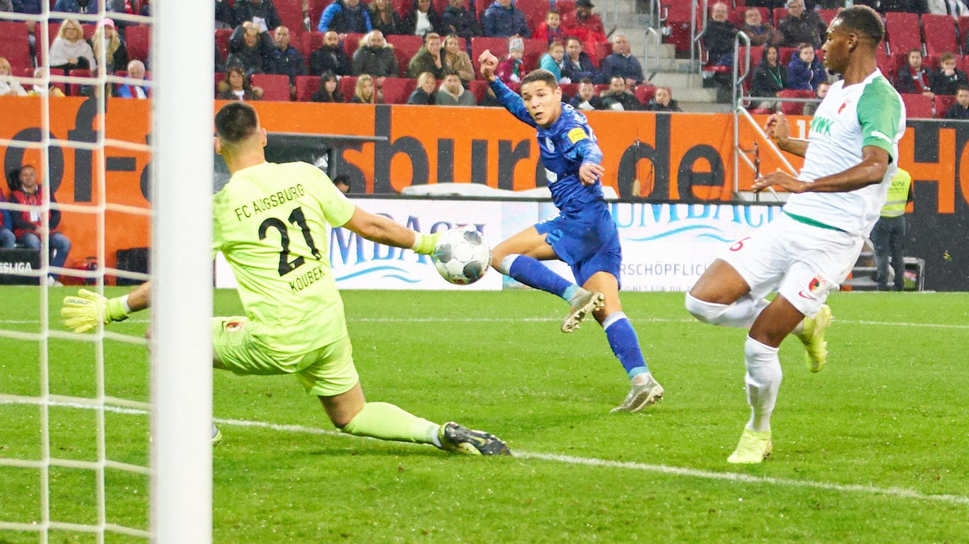 Der Siegtreffer: Schalkes Harit trifft zum 3:2 gegen Augsburg.