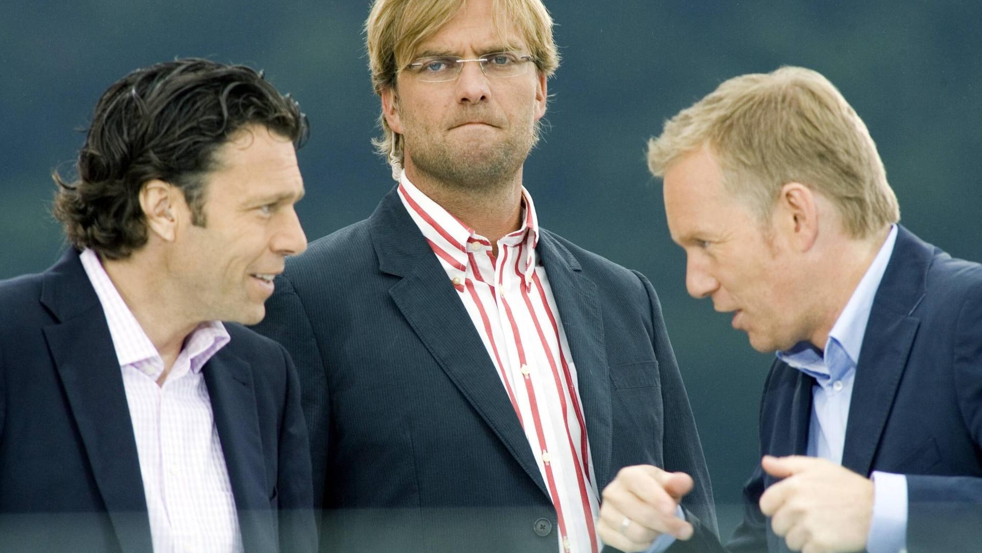 ZDF-Moderator Johannes B. Kerner (re.) mit den Experten Jürgen Klopp (M) und Urs Meier.