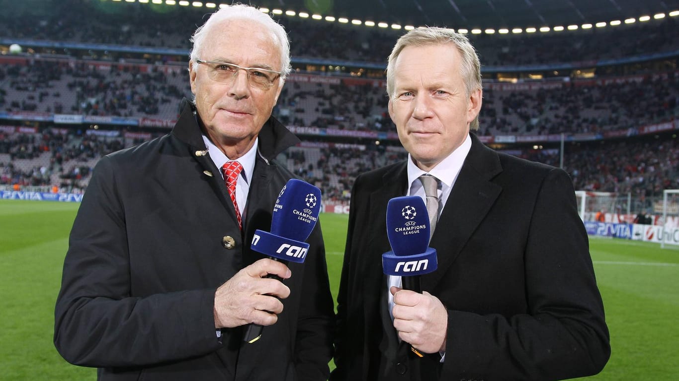 Johannes B. Kerner: Der Bonner (re.) moderierte von 2009 bis 2012 die Champions League auf Sat1. Franz Beckenbauer diente als Experte.