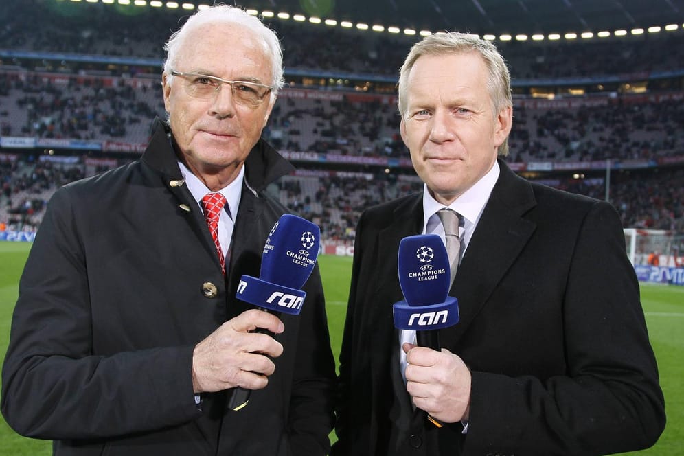 Johannes B. Kerner: Der Bonner (re.) moderierte von 2009 bis 2012 die Champions League auf Sat1. Franz Beckenbauer diente als Experte.