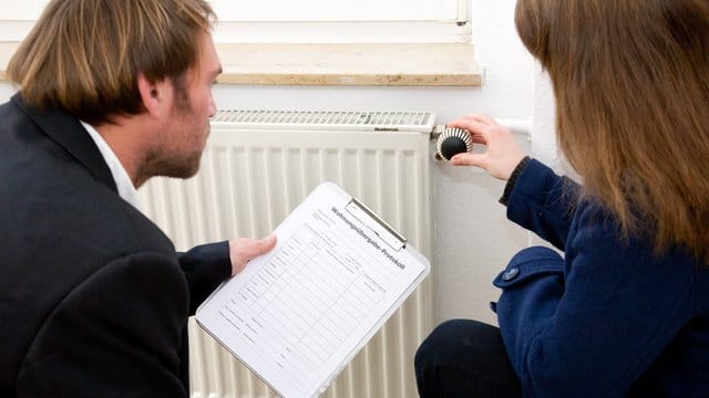 Im Übergabeprotokoll können Mieter und Vermieter festhalten, ob in der Wohnung noch alles funktioniert.