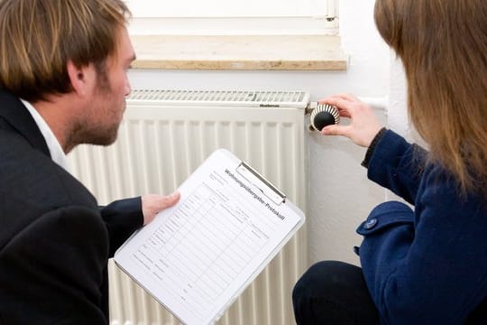 Im Übergabeprotokoll können Mieter und Vermieter festhalten, ob in der Wohnung noch alles funktioniert.