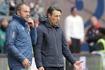 Der bisherige Co-Trainer Hans-Dieter „Hansi“ Flick (l) übernimmt zunächst das Traineramt vom bisherigen Cheftrainer Niko Kovac.