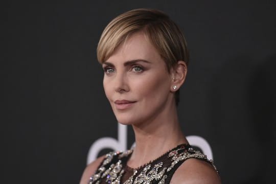 Charlize Theron wurde für ihre Karriere ausgezeichnet.