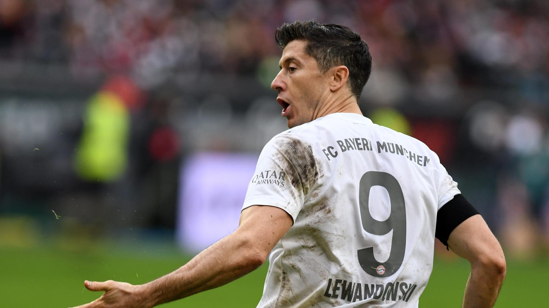 Robert Lewandowski: Der Stürmer muss an der Leiste operiert werden.