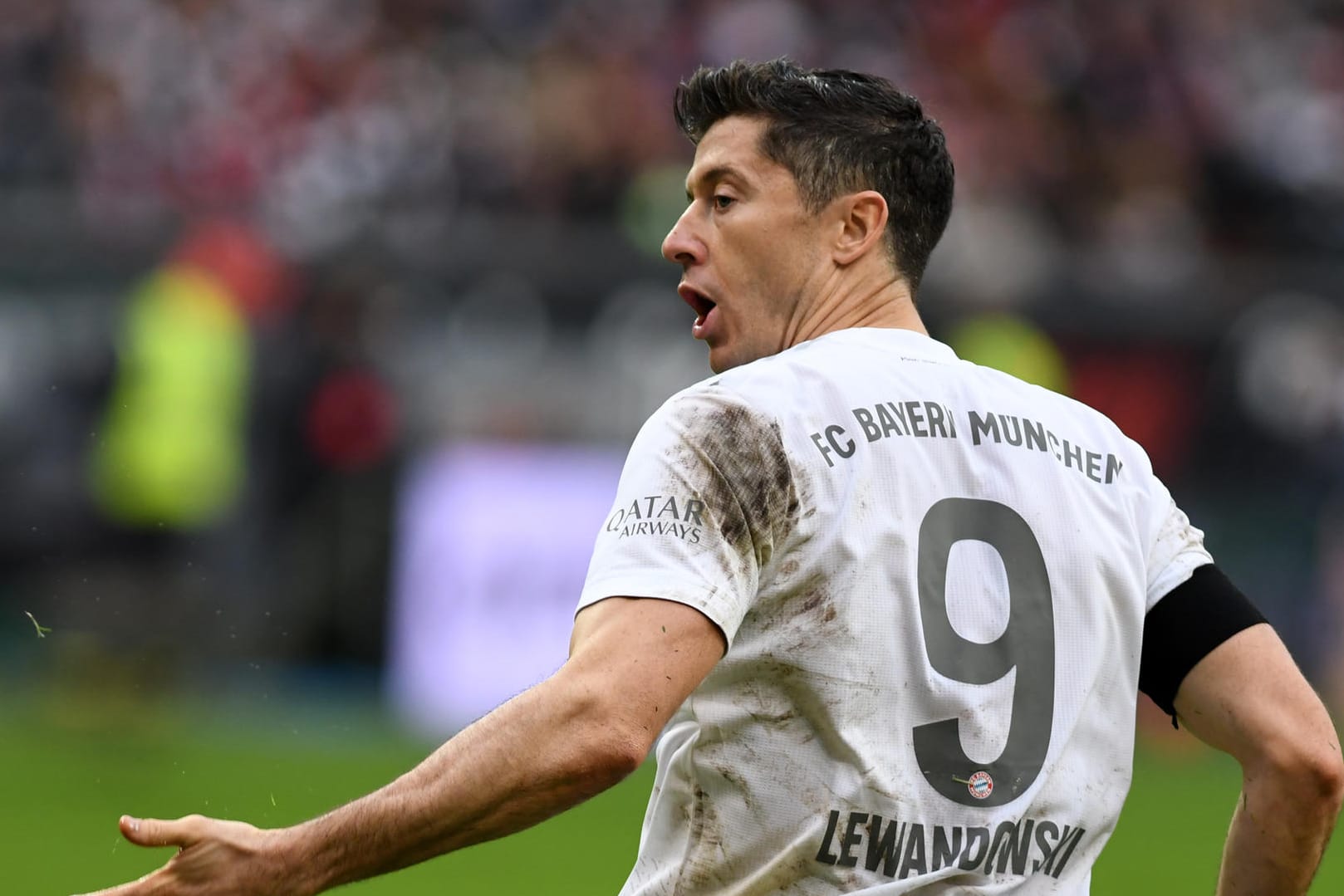 Robert Lewandowski: Der Stürmer muss an der Leiste operiert werden.