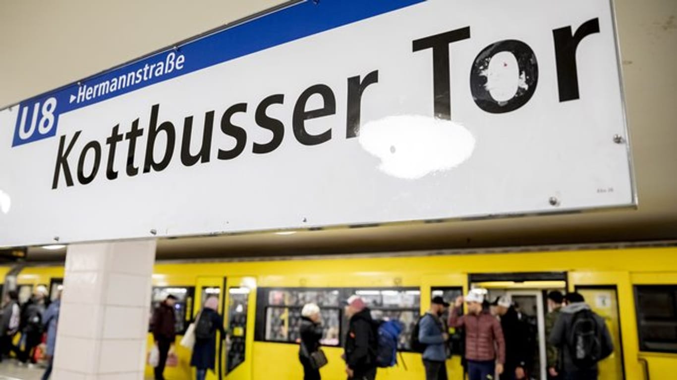 Linie U8 im U-Bahnhof Kottbusser Tor: Hier starb ein 30-Jähriger in einem Streit. (Archivbild)