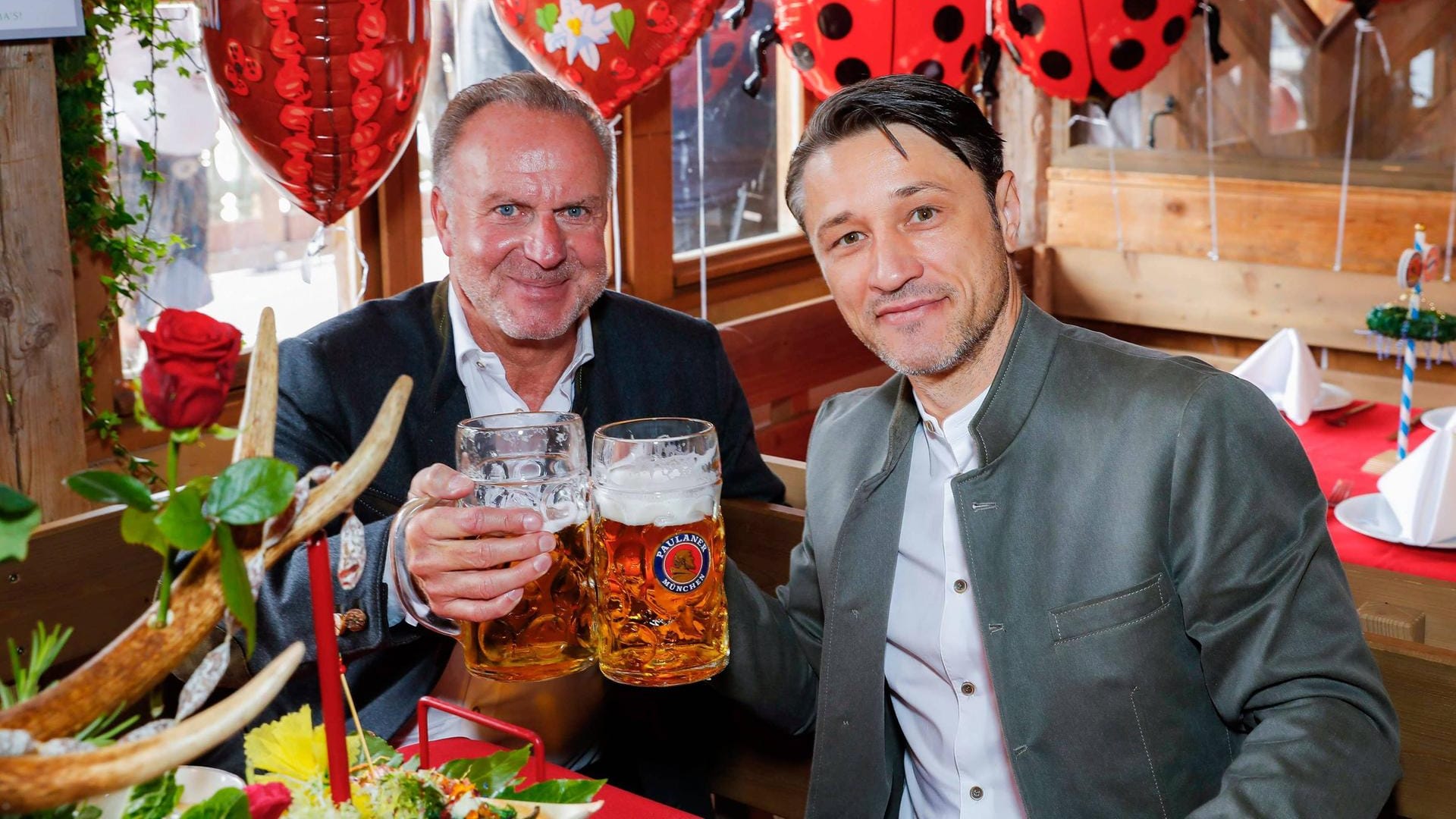 So harmonisch wie beim Oktoberfest lief es zwischen Karl-Heinz Rummenigge (l.) und Niko Kovac nicht immer.