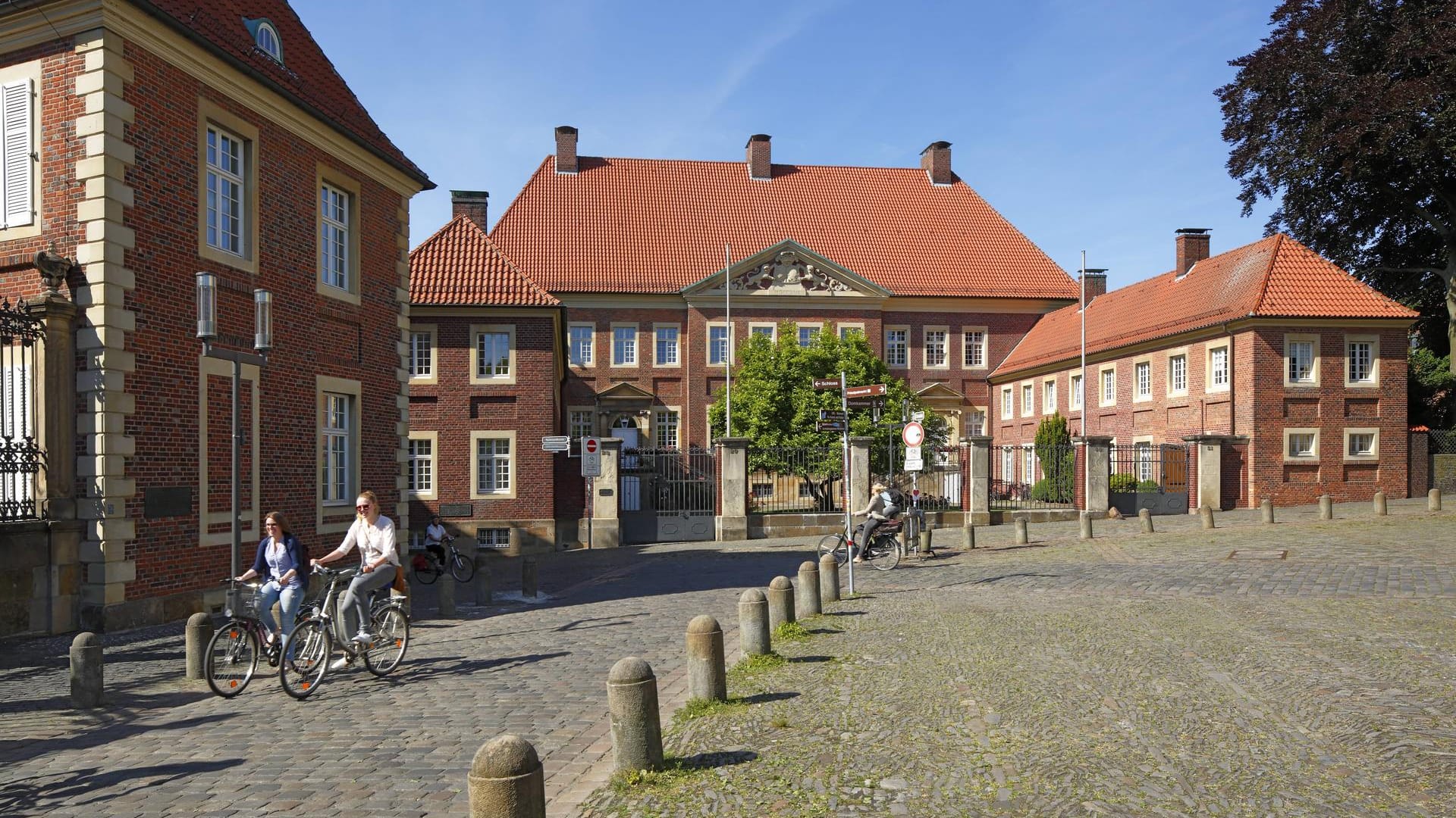 Das Bischöfliche Generalvikariat in Münster: In dem Bistum ist vermutlich ein Missbrauchsfall bekannt geworden.