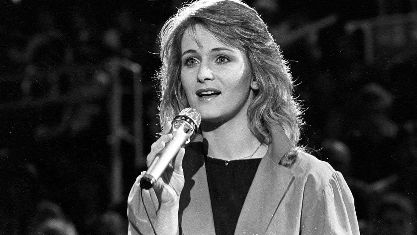Schlagerstar Nicole: Hier hatte die Sängerin 1989 einen Auftritt in der "ZDF-Hitparade". Auch in der DDR stand sie zu Beginn ihrer Karriere auf der Bühne.