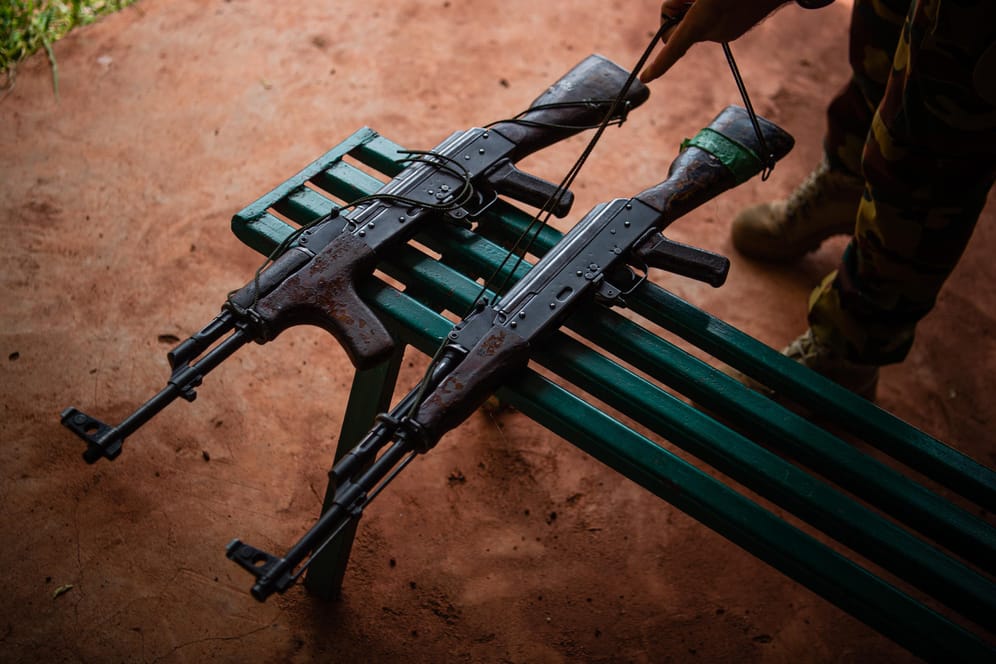 Zwei Sturmgewehre des Typs AK-47: Dieses Jahr kürte das Waffenmagazin "The National Interest" das Sturmgewehr zur Nummer 1 unter vergleichbaren Waffen. (Archivbild)