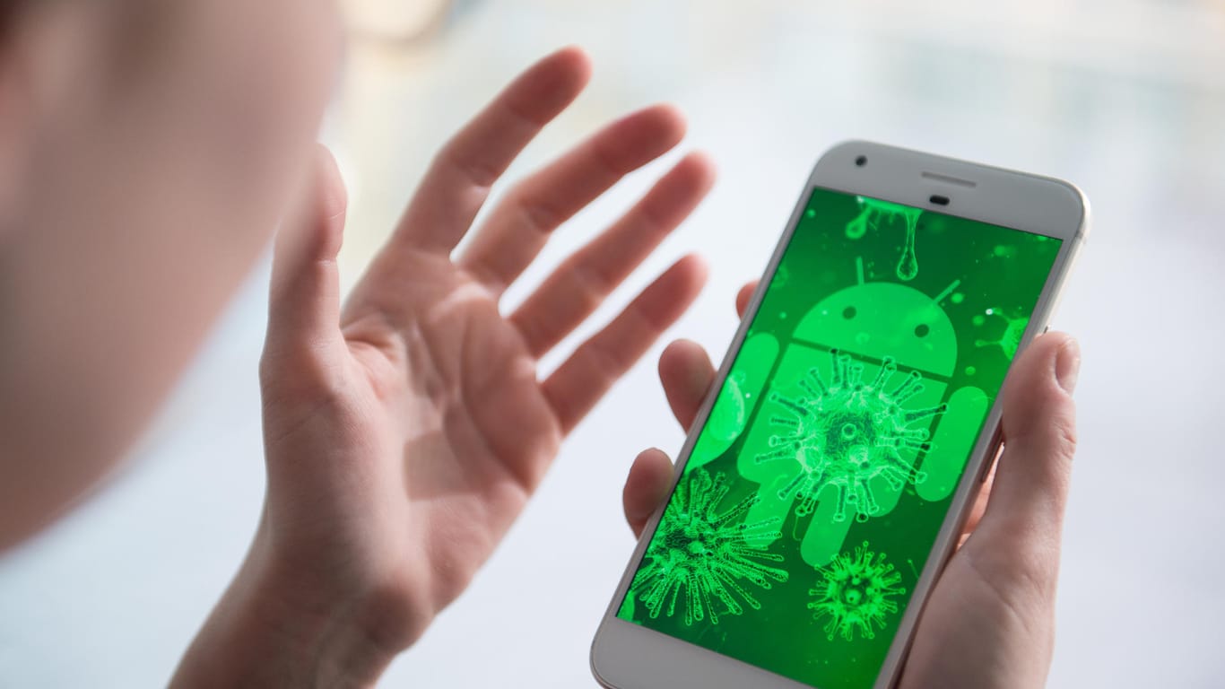 Symbolische Darstellung eines infizierten Smartphones: Eine Sicherheitslücke in Android Beam erlaubt Angreifern, Schadsoftware auf Geräte zu laden.