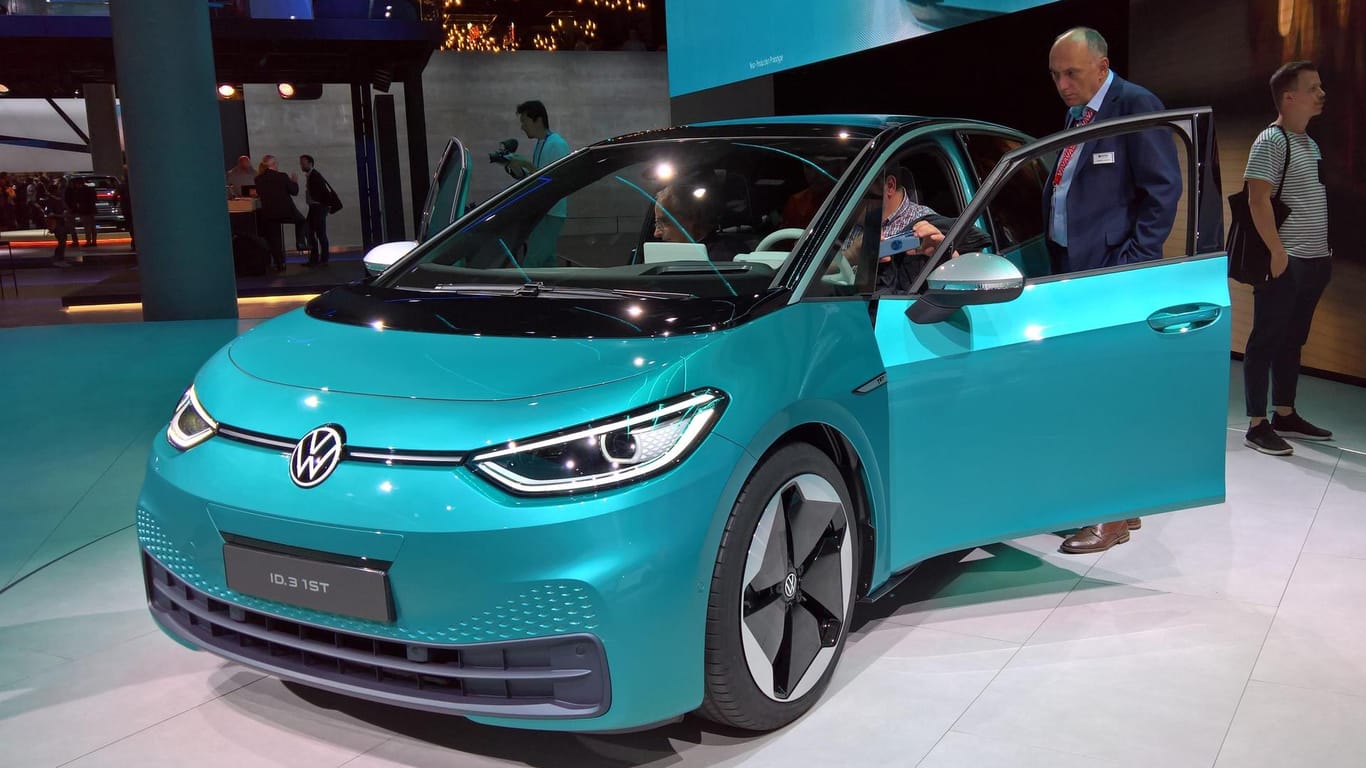Das neue elektrische Volkswagen-Modell ID 3 auf der IAA: Der Kleinwagen soll nur Auftakt für eine breitere Produktpalette mit E-Antrieb sein.