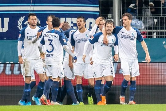 Die Bochumer Spieler freuen sich nach dem 3:0 im Spiel gegen denf FC Nürnberg.
